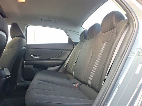 Used 2021 Hyundai Elantra SEL w/ Convenience Package image 10