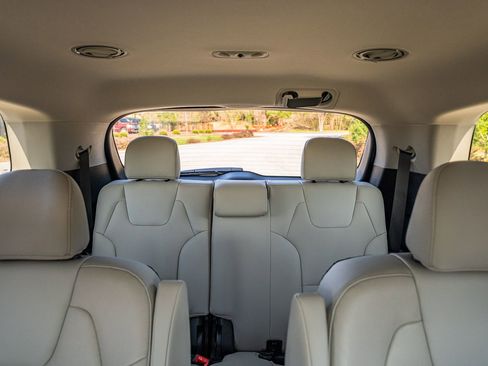 Used 2023 Kia Telluride EX w/ EX Captain's Chair Package image 18