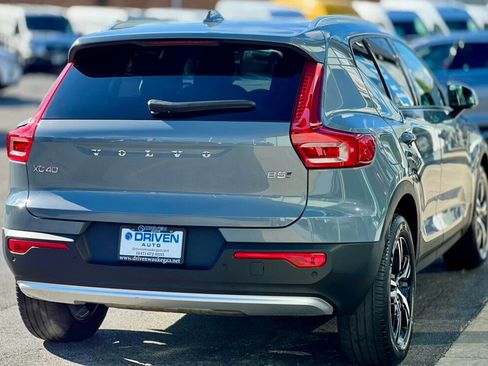 Used 2023 Volvo XC40 B5 Core w/ Convenience Package image 5