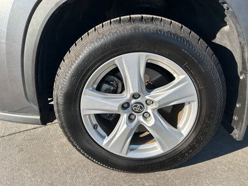 Used 2023 Toyota Highlander LE AWD/4WD image 33