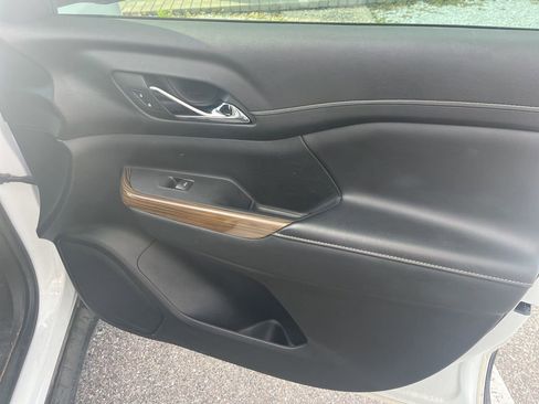 Used 2021 GMC Acadia SLE w/ Driver Convenience Package image 6