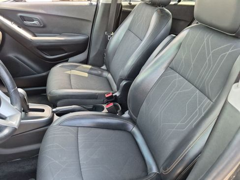 Used 2018 Chevrolet Trax LT w/ LT Convenience Package FWD image 16