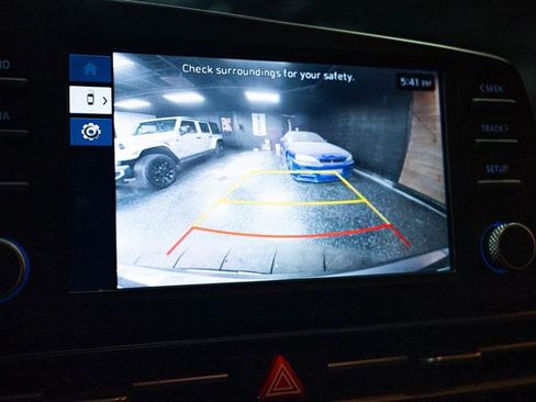 Used 2025 Hyundai Elantra SE FWD image 18