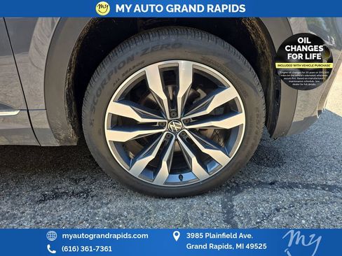 Used 2022 Volkswagen Atlas Cross Sport SEL Premium R-Line AWD/4WD image 31