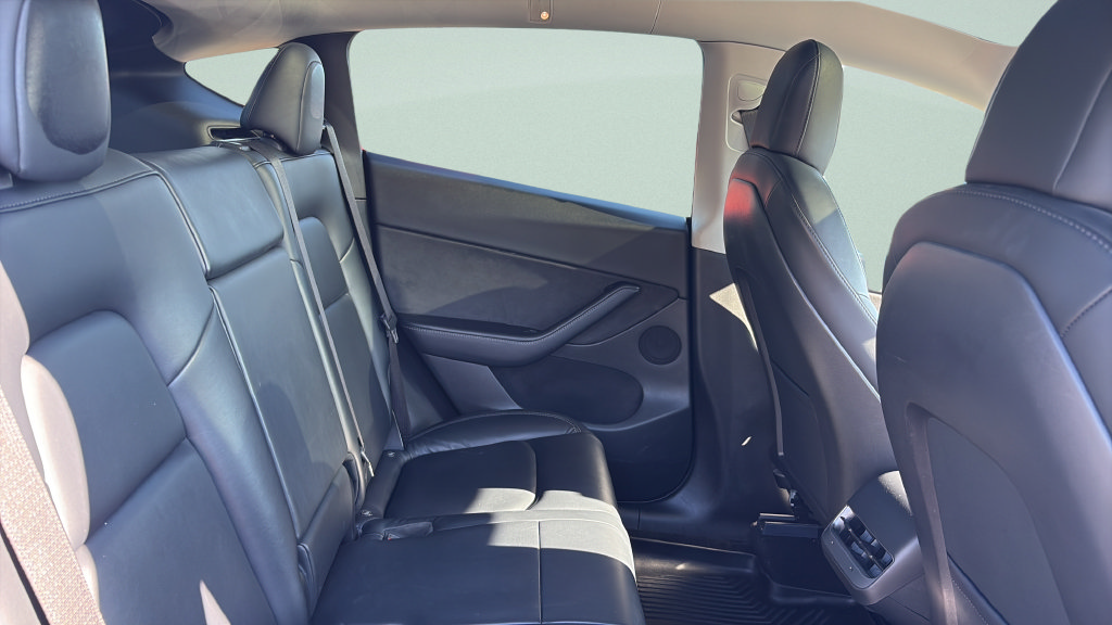 Used 2022 Tesla Model Y Long Range AWD/4WD image 16