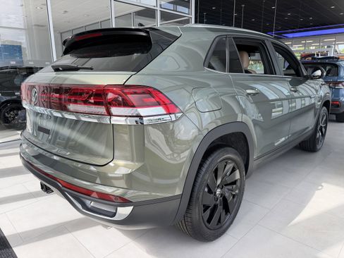New 2026 Volkswagen Atlas Cross Sport SE image 2