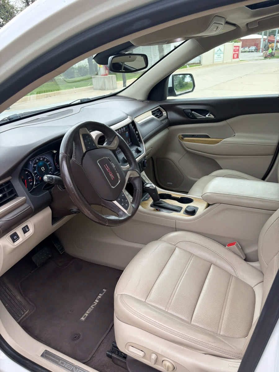 Used 2017 GMC Acadia Denali w/ Technology Package AWD/4WD image 7