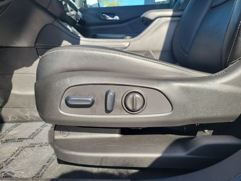 Used 2023 GMC Acadia SLT w/ Preferred Package image 18