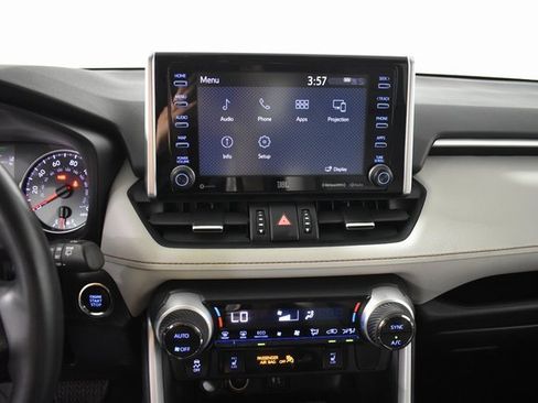 Used 2019 Toyota RAV4 XLE Premium image 17