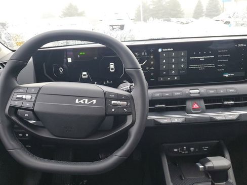 Used 2025 Kia K4 EX image 29