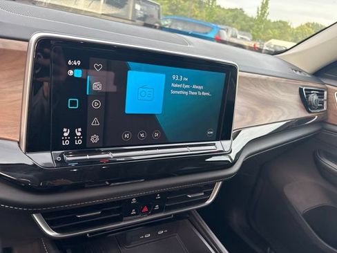 Used 2025 Volkswagen Atlas SE FWD image 34