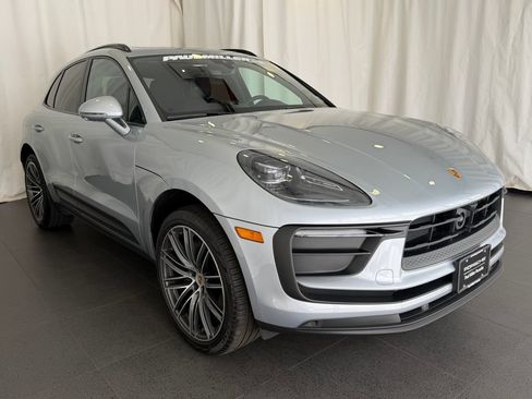 Certified 2026 Porsche Macan AWD/4WD image 7
