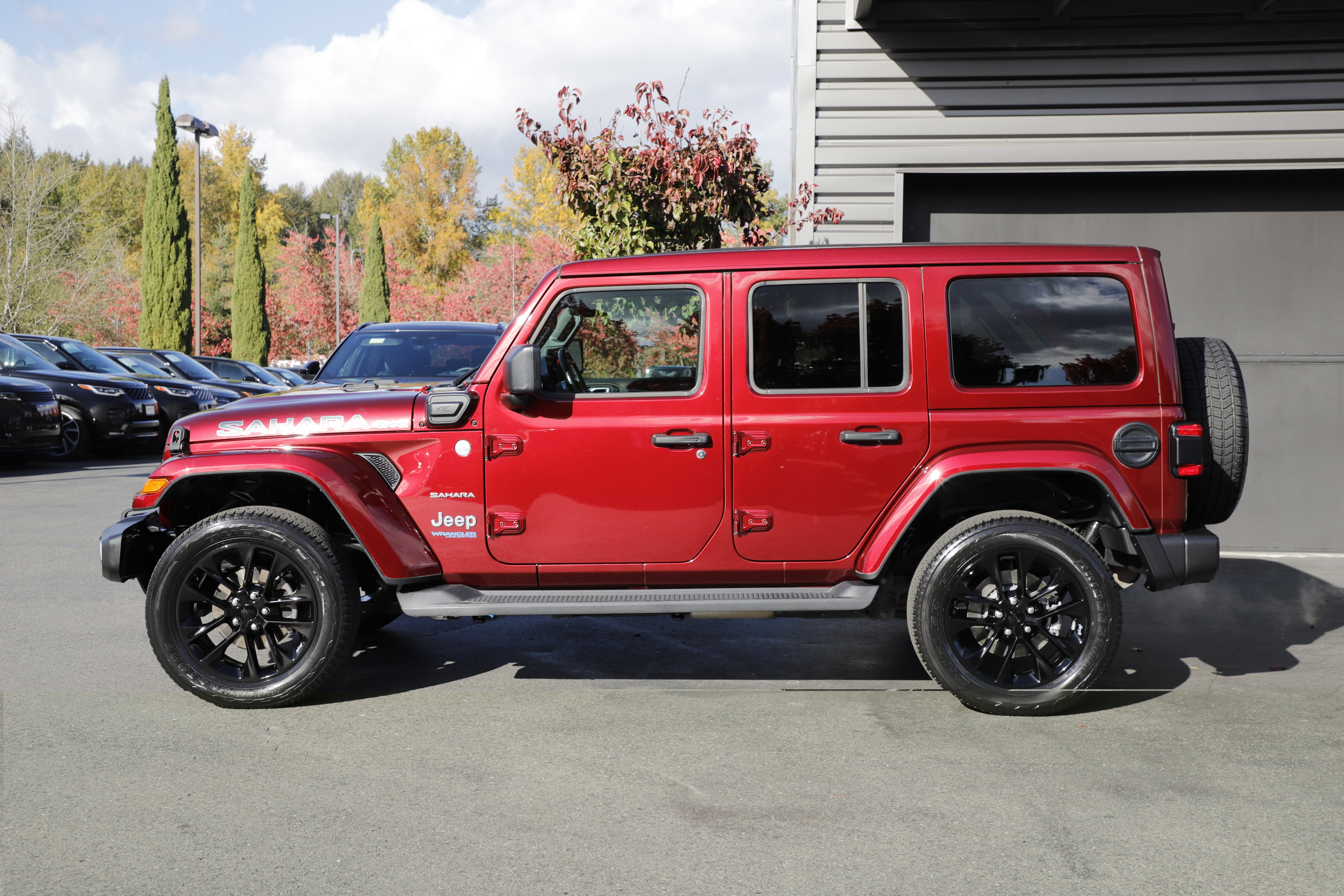 Used 2021 Jeep Wrangler Unlimited Sahara w/ Cold Weather Group AWD/4WD image 5