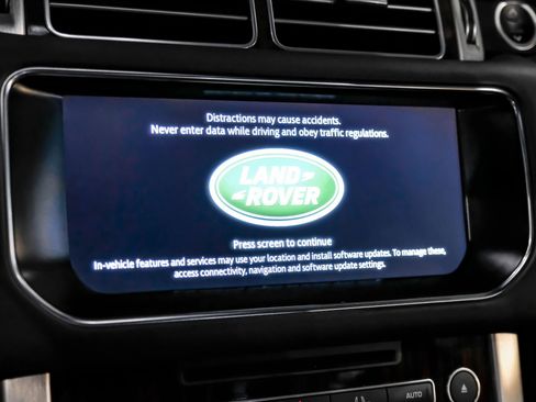 Used 2017 Land Rover Range Rover HSE AWD/4WD image 32