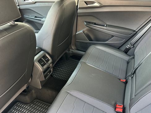 New 2025 Volkswagen Taos SE image 10