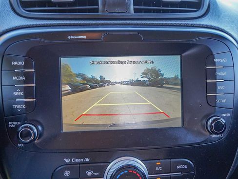 Used 2018 Kia Soul + image 16