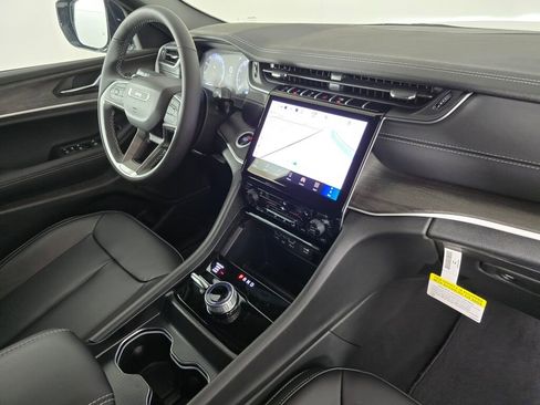 New 2025 Jeep Grand Cherokee Limited w/ Black Appearance Package image 28