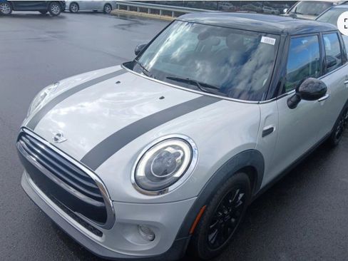Used 2018 MINI Cooper 4-Door Hardtop image 2