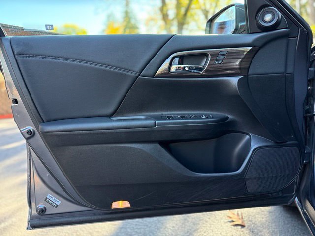 Used 2017 Honda Accord EX-L image 11