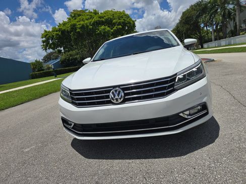 Used 2017 Volkswagen Passat 1.8T SE FWD image 2