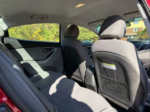 Used 2015 Hyundai Elantra SE image 24