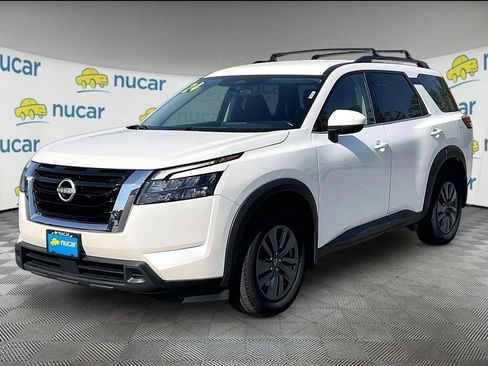 Used 2024 Nissan Pathfinder SV AWD/4WD image 3