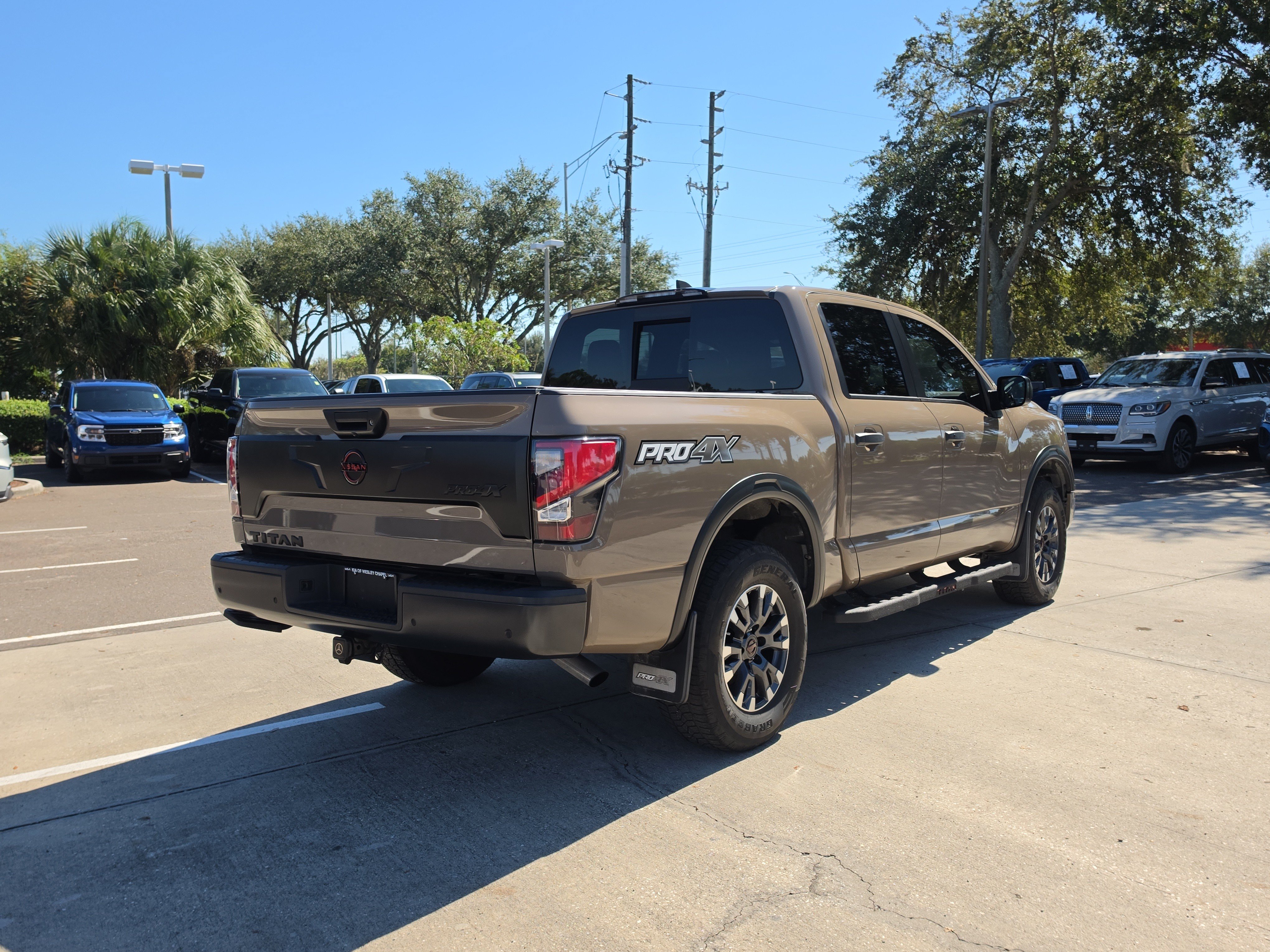 Used 2023 Nissan Titan PRO-4X w/ Pro-4x Utility Package AWD/4WD image 7