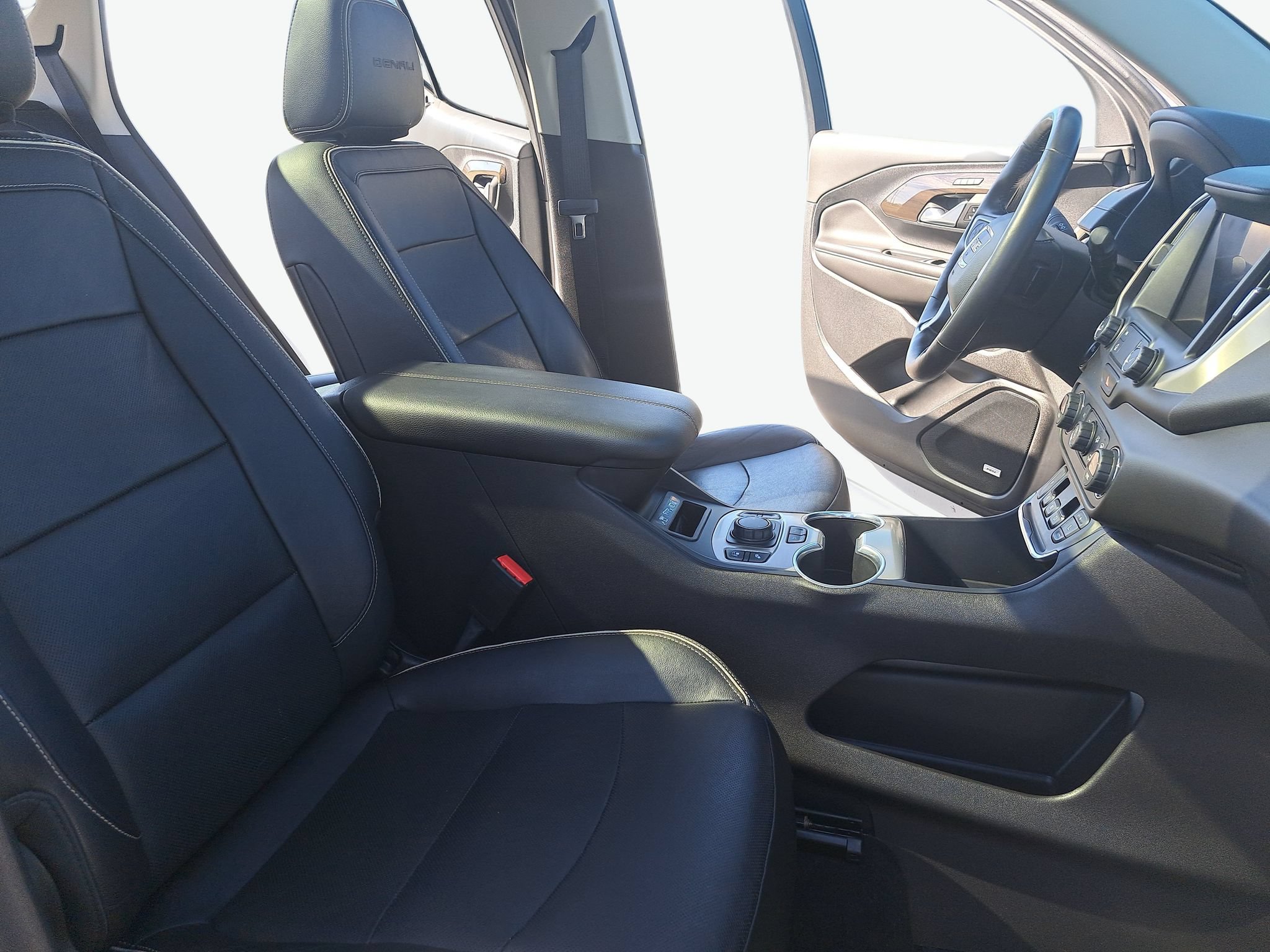 Used 2020 GMC Terrain Denali w/ Denali Premium Package AWD/4WD image 10