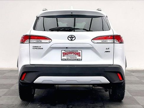 Used 2024 Toyota Corolla Cross LE w/ Moonroof Package image 3