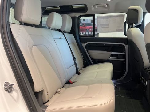 New 2024 Land Rover Defender 110 SE image 16