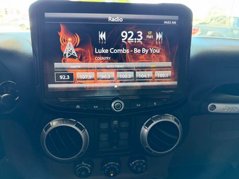 Used 2013 Jeep Wrangler Unlimited Sahara w/ Dual Top Group AWD/4WD image 9