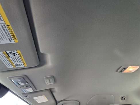 Used 2025 Nissan Frontier SV image 22