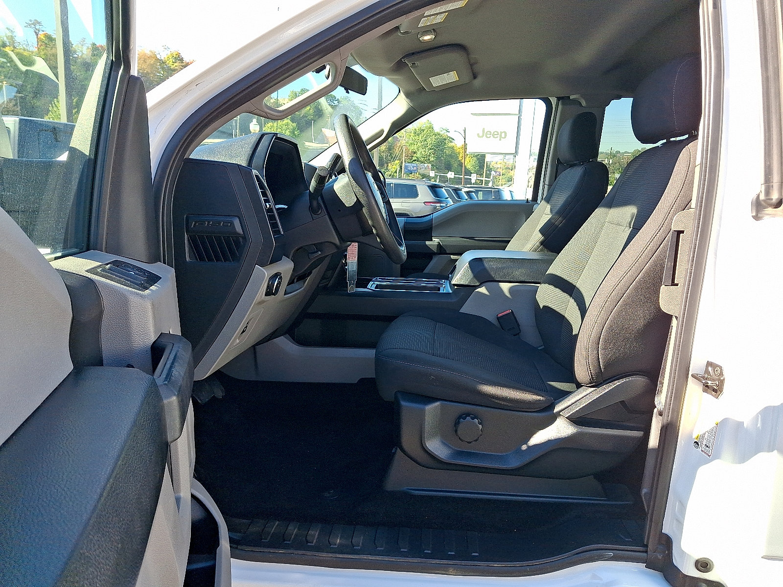 Used 2017 Ford F150 XL w/ Equipment Group 101A Mid AWD/4WD image 13