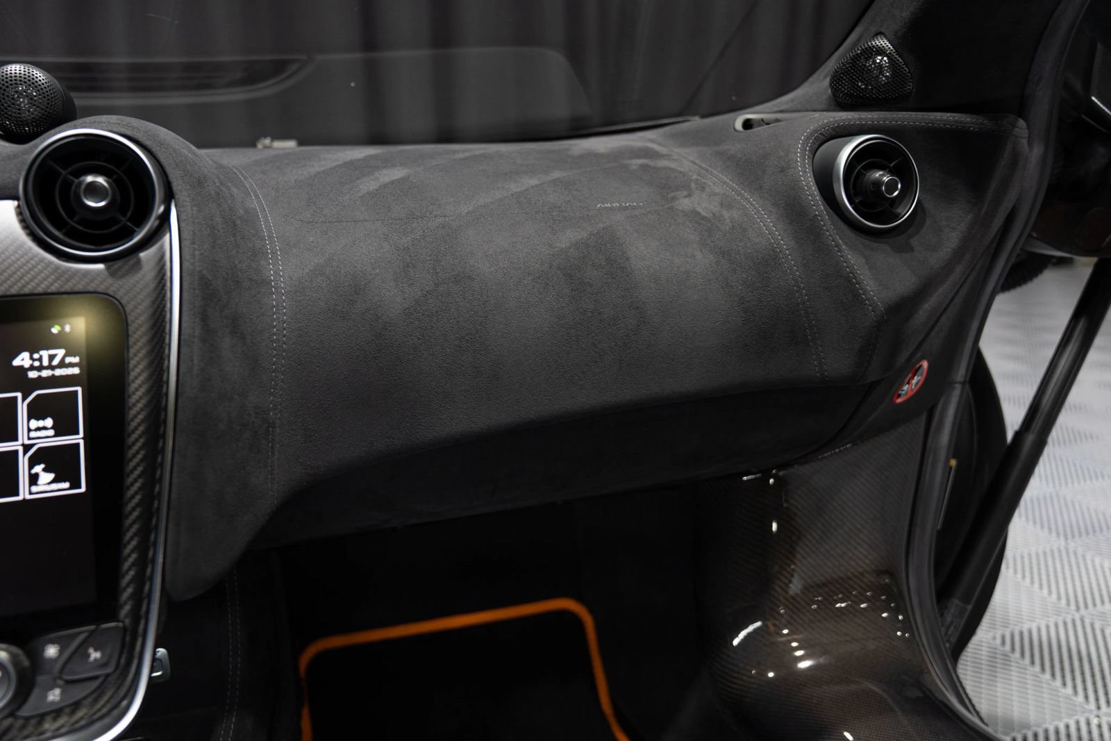 Used 2019 McLaren 600LT RWD image 25