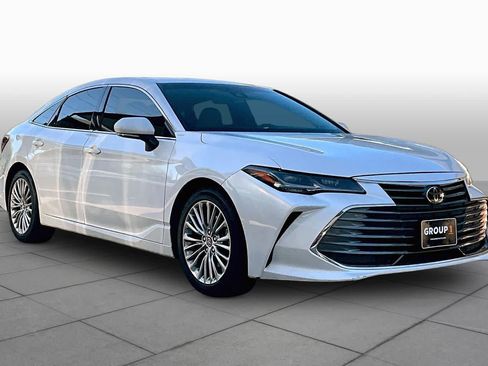 Used 2019 Toyota Avalon Limited FWD image 3