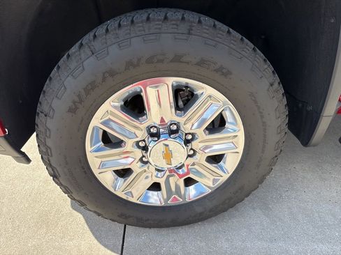 Used 2025 Chevrolet Silverado 2500 High Country w/ Z71 Off-Road Package AWD/4WD image 5