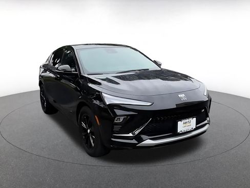 Used 2025 Buick Envista Sport Touring image 3