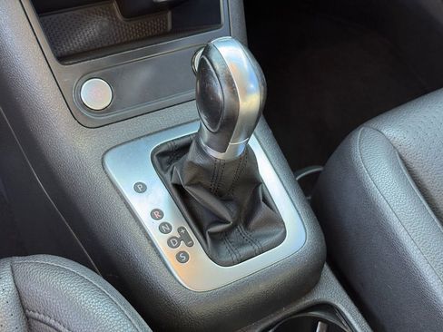 Used 2017 Volkswagen Tiguan S image 32