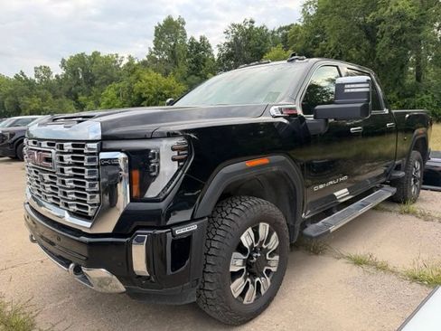 Used 2024 GMC Sierra 2500 Denali w/ Denali Reserve Package AWD/4WD image 1