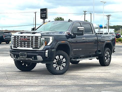 Used 2024 GMC Sierra 2500 Denali AWD/4WD image 3