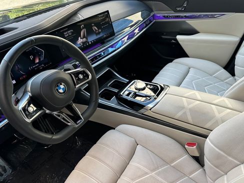 Used 2023 BMW 760i xDrive AWD/4WD image 9
