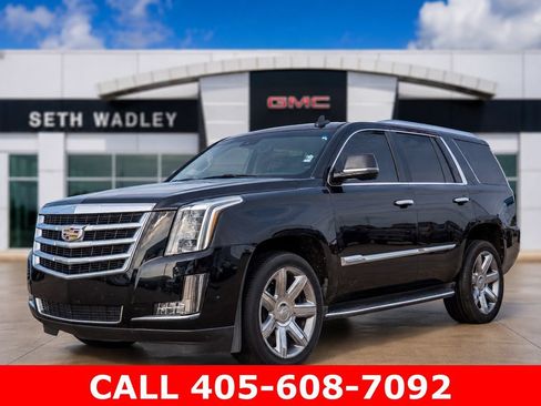 Used 2018 Cadillac Escalade Luxury RWD image 3