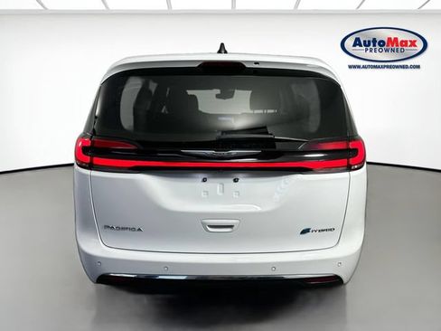Used 2023 Chrysler Pacifica Touring-L FWD image 8