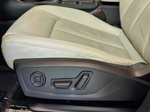 Used 2025 Audi Q3 2.0T Premium w/ Convenience Package AWD/4WD image 18