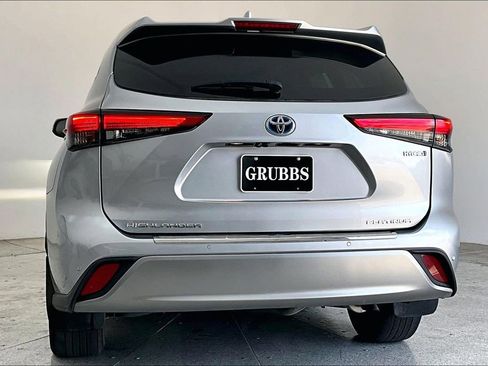 Used 2023 Toyota Highlander Platinum image 7