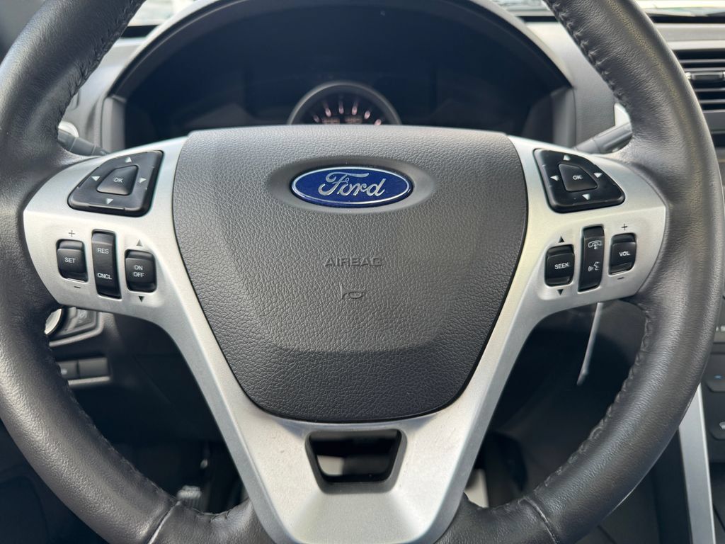 Used 2014 Ford Explorer XLT w/ Equipment Group 202A AWD/4WD image 27