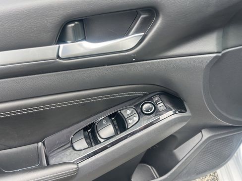 Used 2023 Nissan Altima 2.5 SV w/ SV Premium Package image 6