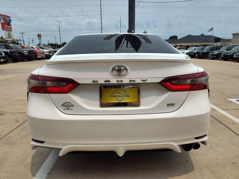 Used 2021 Toyota Camry SE FWD image 5