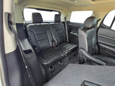 Used 2022 GMC Acadia Denali w/ Denali Technology Package image 32