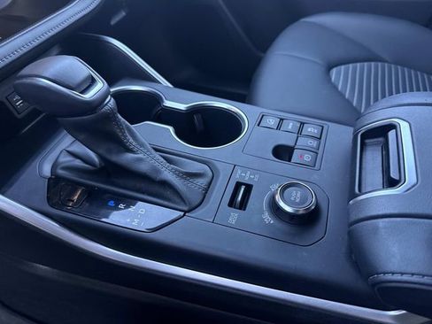 Used 2024 Toyota Highlander XSE image 27